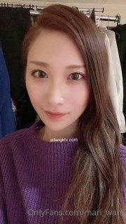 黑珍珠被我从后面把操得屁股一直抖。最后我射在了她的大屁股上